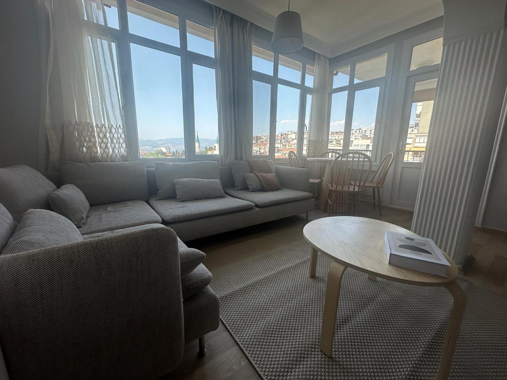 Tarihi Asansoer Sokaginda * İzmir