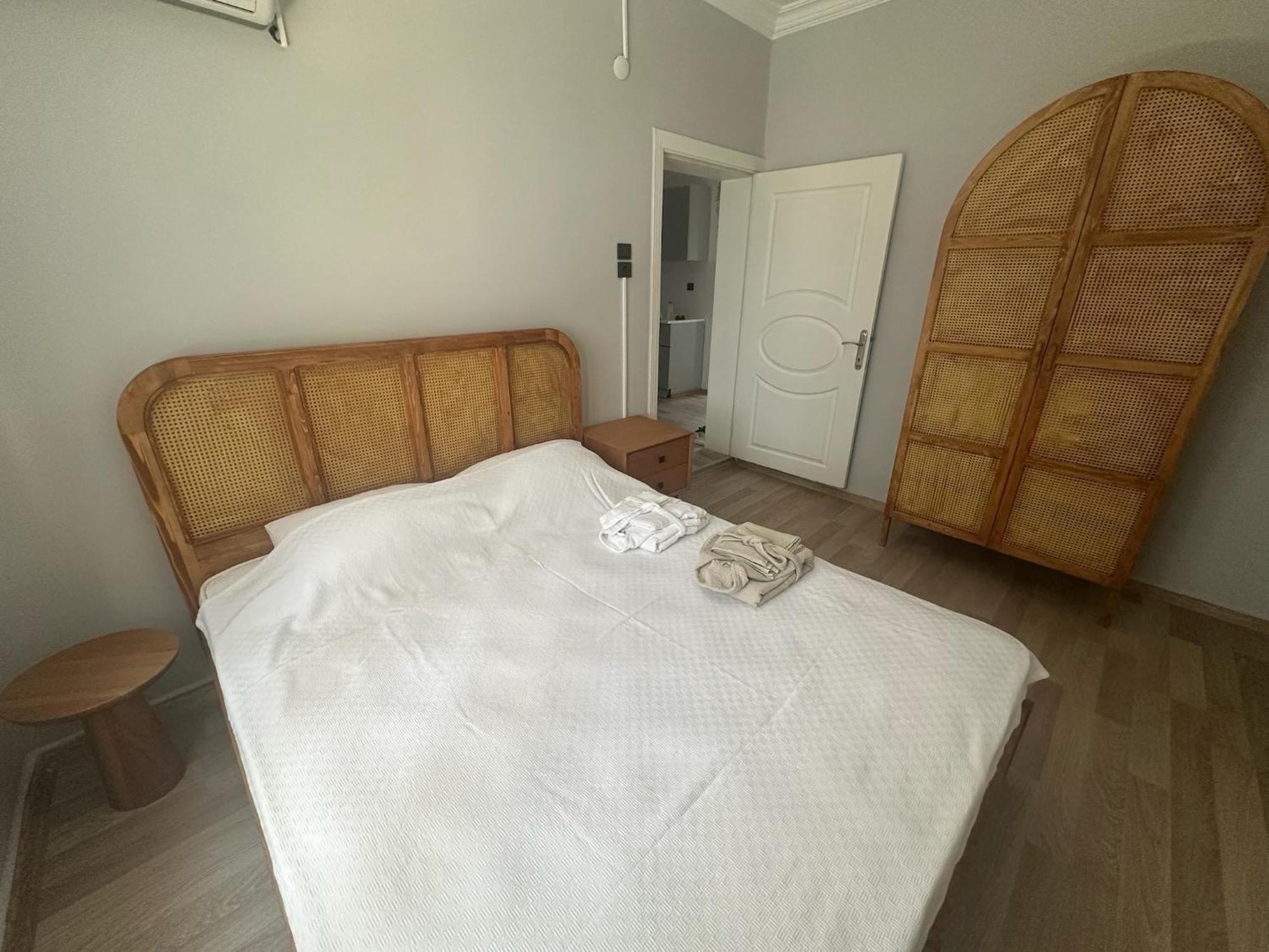 Tarihi Asansoer Sokaginda * İzmir